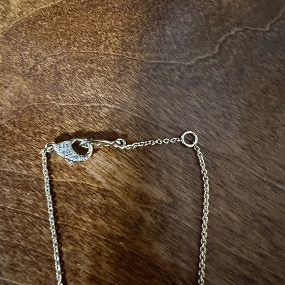 Elegant Gold Bow Bracelet - Picture 6 of 7